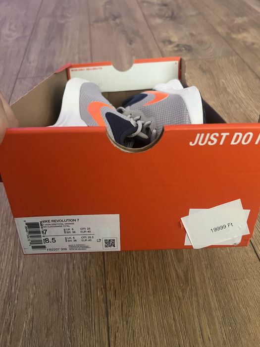 Nike Revolution 7