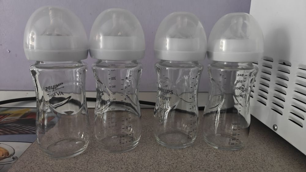 Vând biberoane Philips Avent anticolici