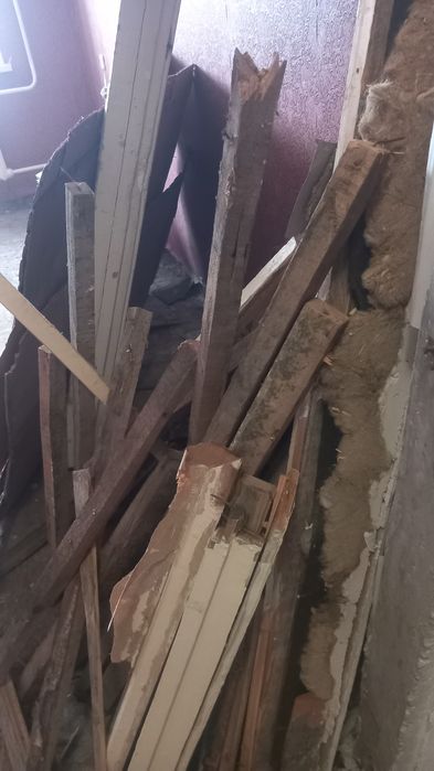 Отдам доски и дрова.