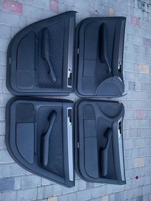 Продам дверные обшивки на Ауди-А6 капля С5