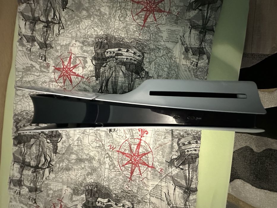 Продавам PS 5 в перфектно състояние