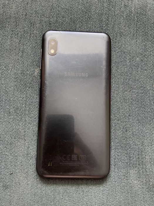 Продам Samsung A10.