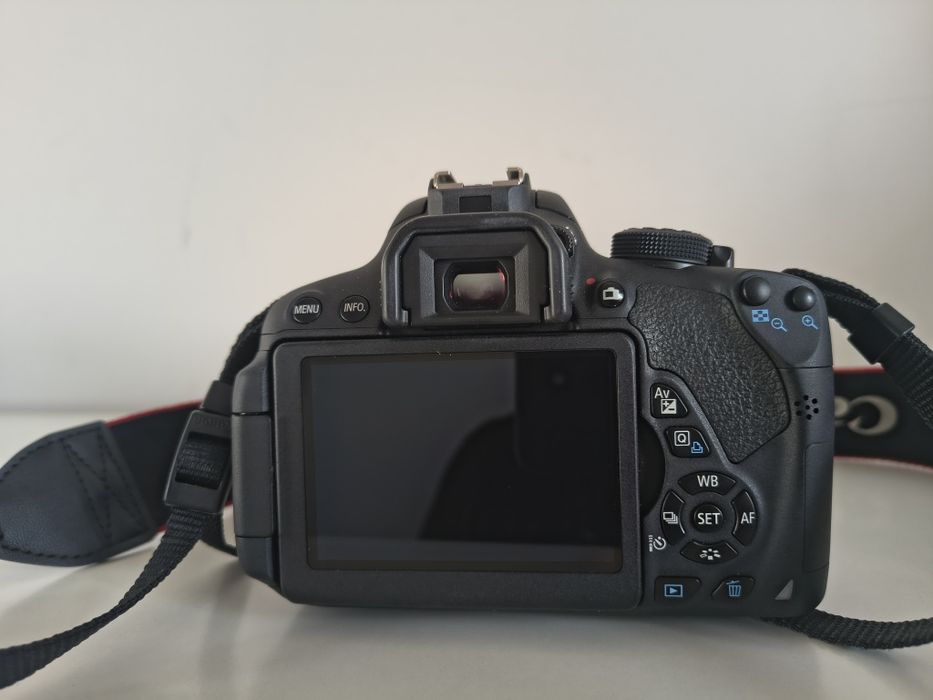 Canon EOS 700D impecabil