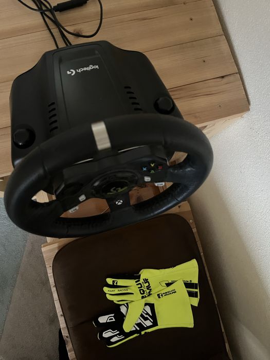 Logitech g920 волан плюс педали КАТО НОВИ