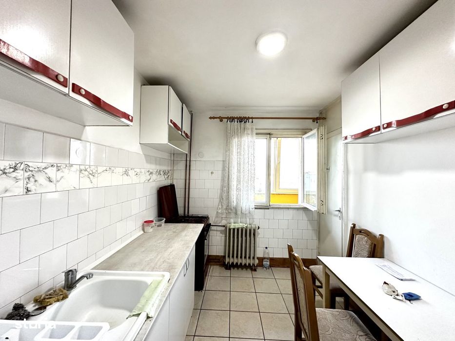 Ap. 2 camere , decomandat , etaj intermediar - Complex Studentesc