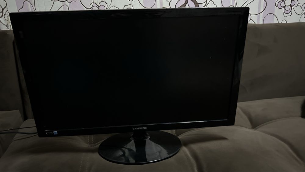 Продам экран 60 герц