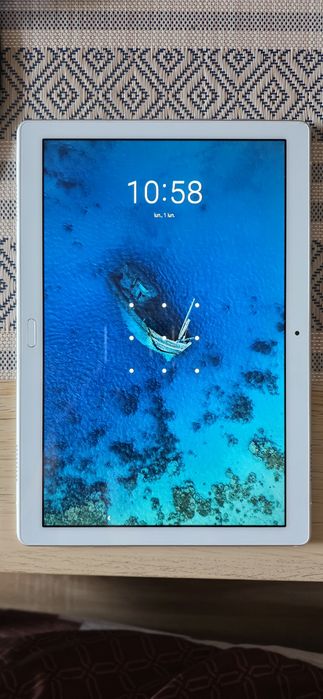 Tableta Lenovo TAB P10 + abonament date mobile Vodafone 1 an gratuit