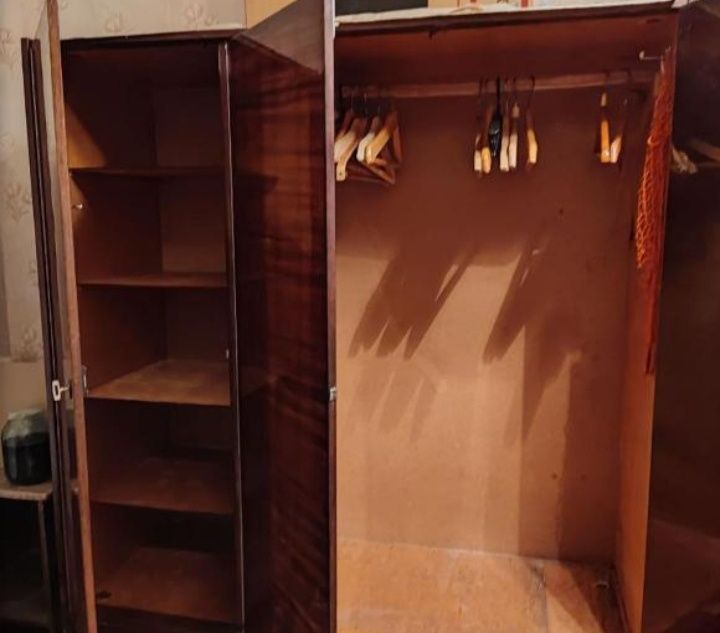 Шкаф трехдверный.