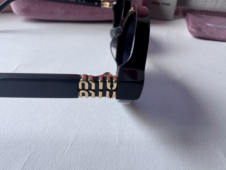 Ochelari de soare Miu Miu Oval SMU04Z 50-18 140, Noi