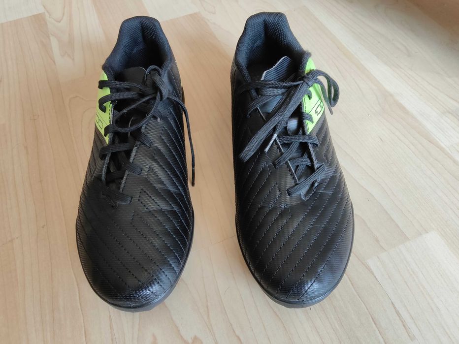 Обувки за футбол стоножки номер 38