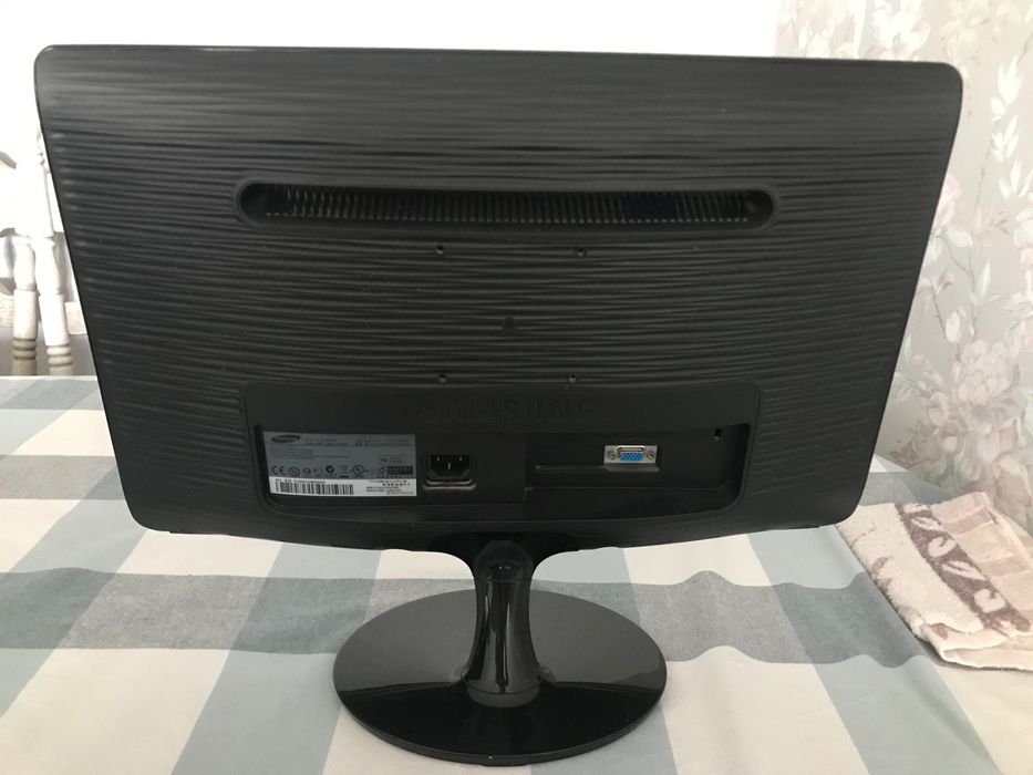 Монитор Samsung model B2030