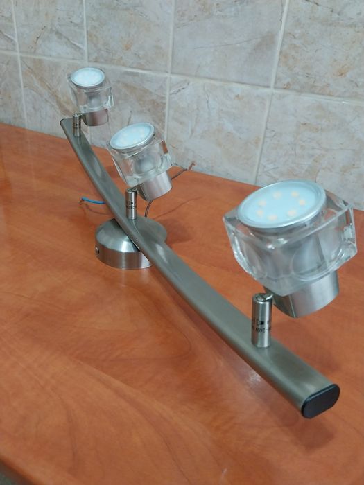 Candelabru modern cu trei becuri led