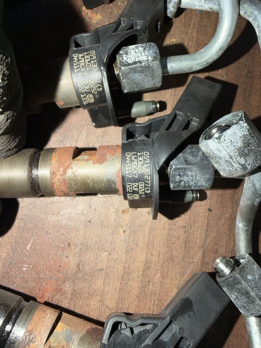 Injector audi a4 a5 a6 a7 a8 Q5 q7 3.0tdi CDUC CLAB CRC 059130277CD