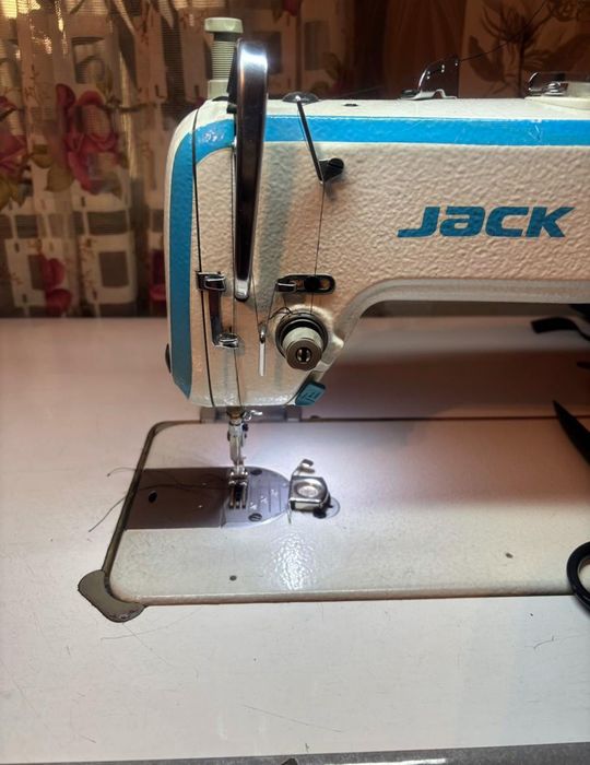 Швейная машинка Jack F4