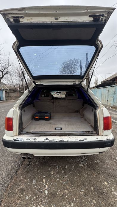 Audi 100, 1992 г.в., универсал, 2.6 л, белый