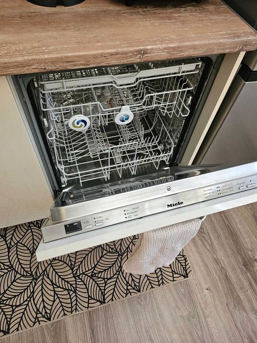 Продава се Тристаен апартамент в Казанлък - 91 кв.м за 1681 €/кв.м - Снимка #2