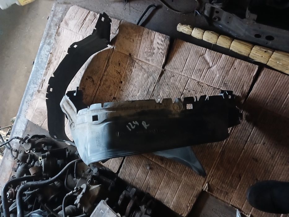 Подкрылок Мерседес 124