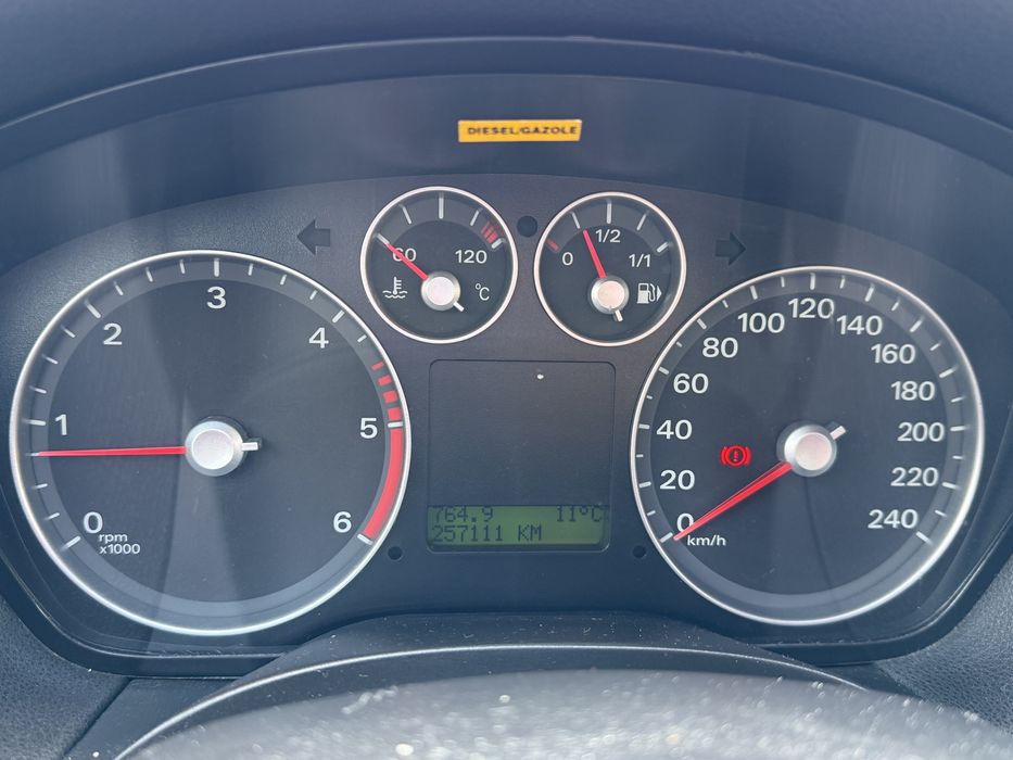 Vând Ford Focus din 2006.