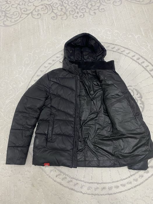 Продам зимний пуховик Nike