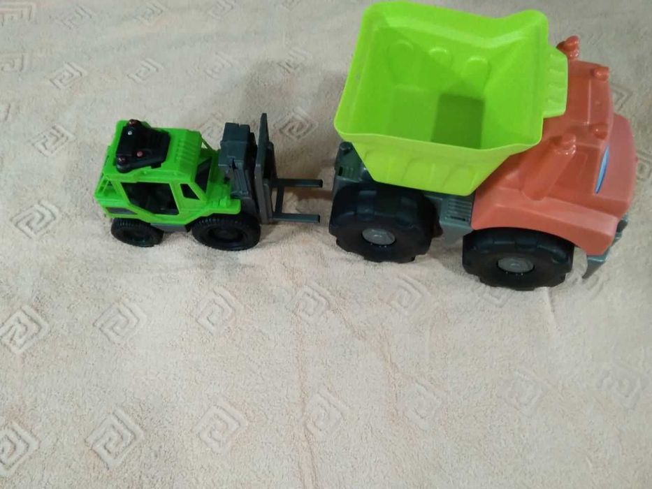 Детские машины,самосвалы,крупные игрушки, б/у