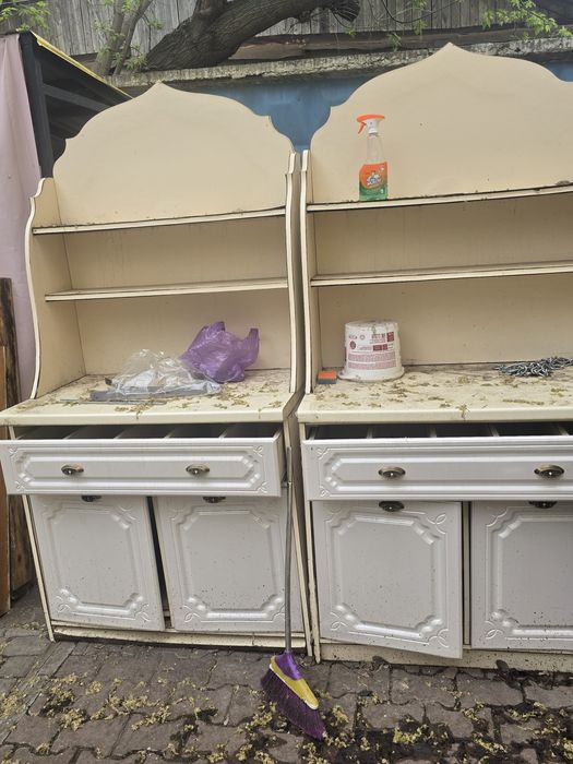 отдам даром шкафы для кафе