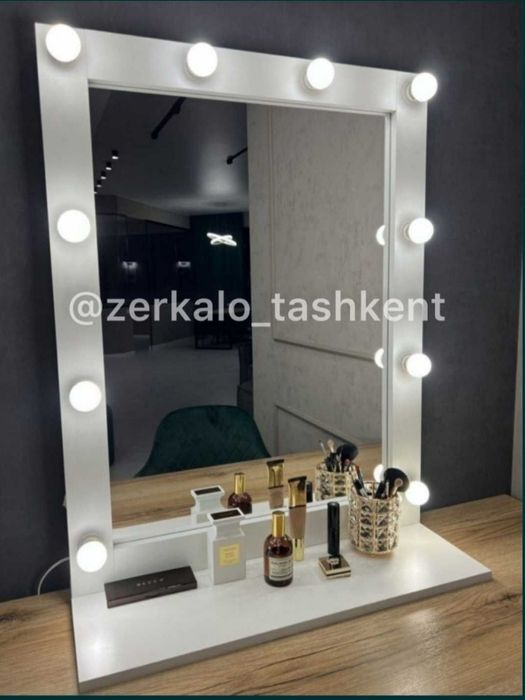 Трюмо 75 см ширина с лампами