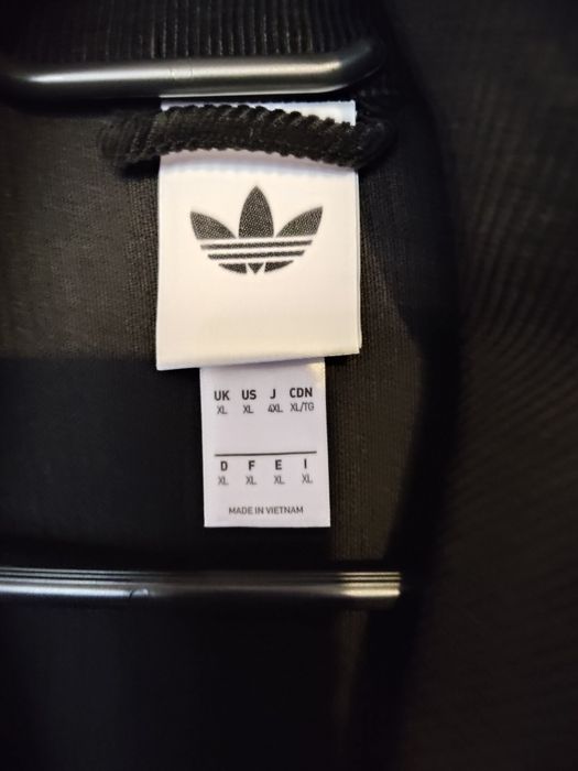 Яке Adidas originals