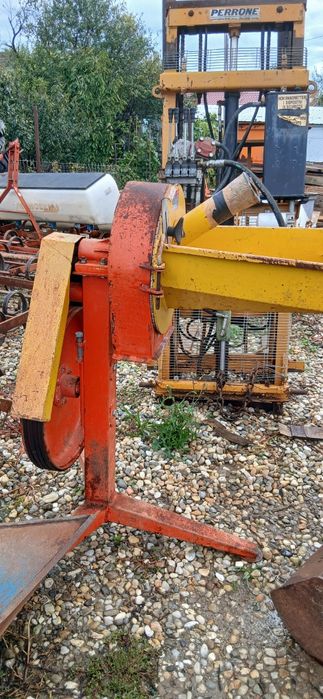 Moara pentru tractor