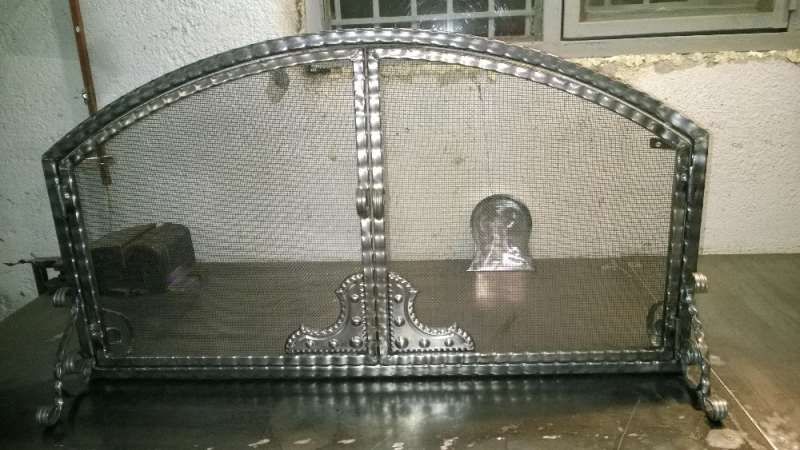 предпазна вратичка за камина от ковано желязо