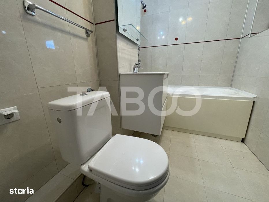 Apartament cu 4 camere si loc de parcare de inchiriat in zona Strand