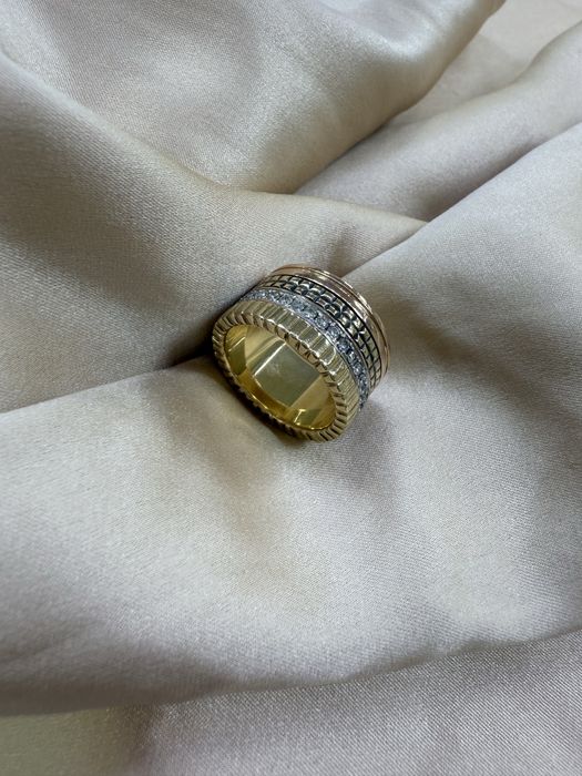 Золотое кольцо с бриллиантами