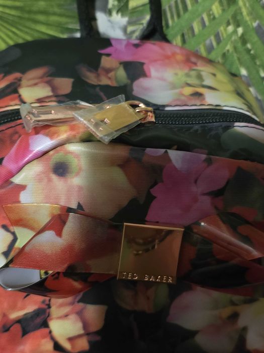 Ted Baker страхотна нова раничка