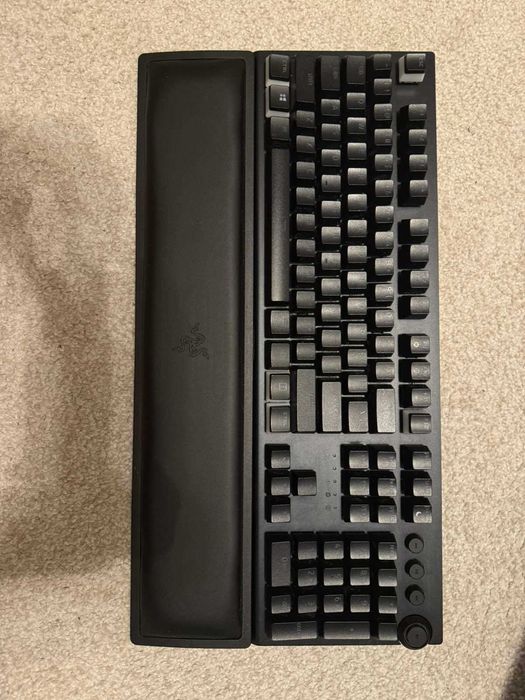 Продавам RAZER Blackwidow V3 PRO БЕЗЖИЧНА ( ПРОМО  ЦЕНА )
