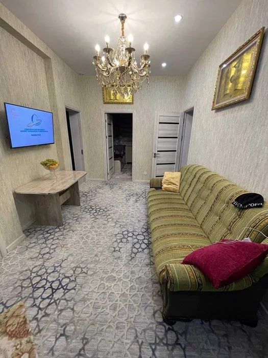 Сергели 4-бекат 200 м2 5-хона уйимиз сотилади срочно