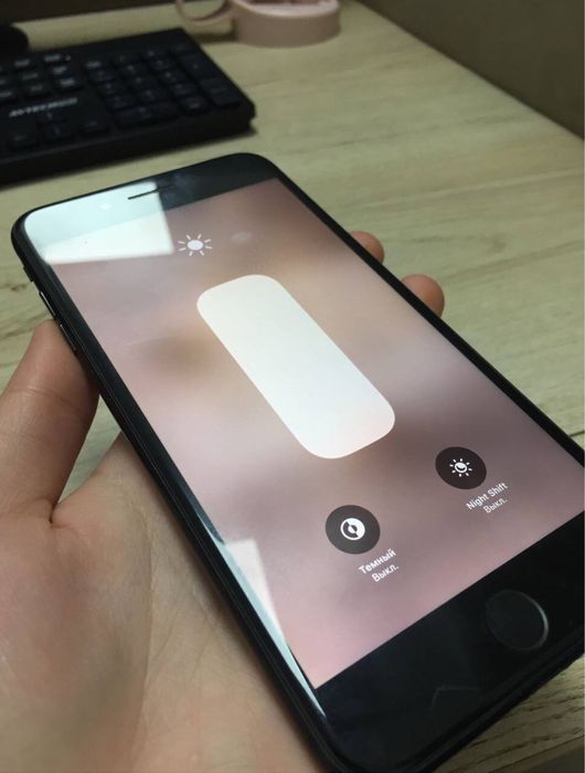 Iphone 7 plus ( toza ) qora sotiladi