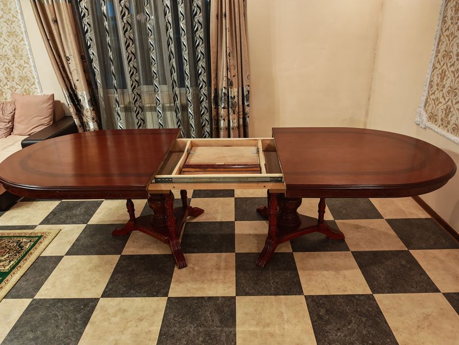 Стол гостиный на 12 стульев