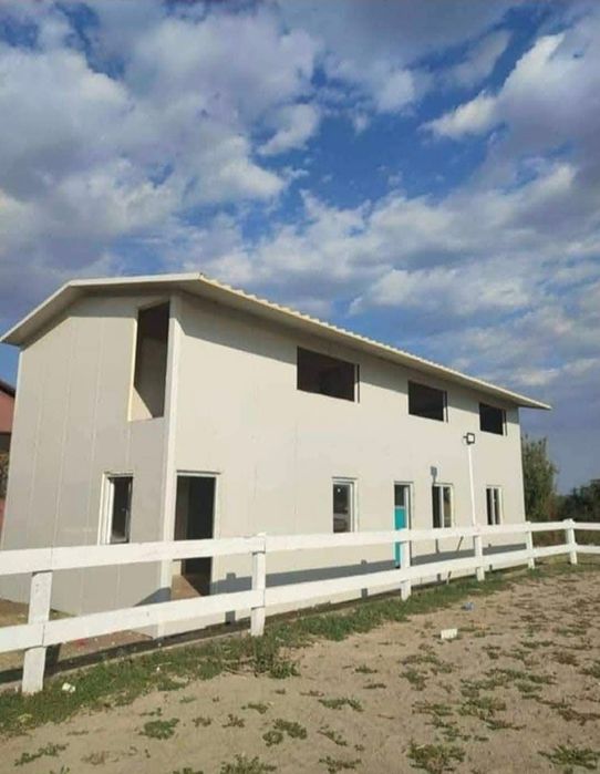 Vând casa pe structura metalica 10x7