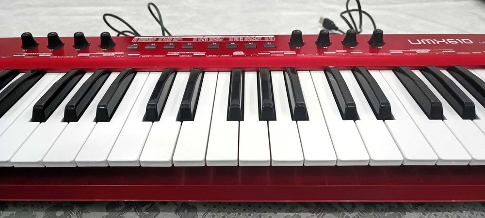 Миди клавиатура BEHRINGER UMX610