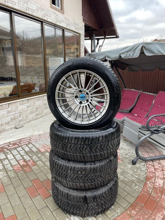 Jenti cu avelope noi