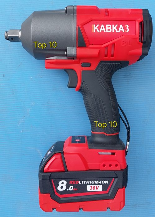 Акумулаторен ударен гайковерт.