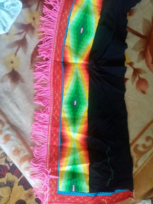 Түскиіз, алаша, басқұр жаңа ұсталмаған қолдан тігілген.