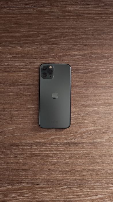iPhone 11 Pro, 256 GB, culoare verde închis, stare excelentă.
