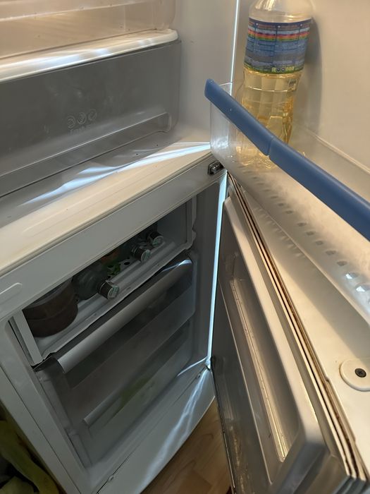 Холодильник двухкамерный