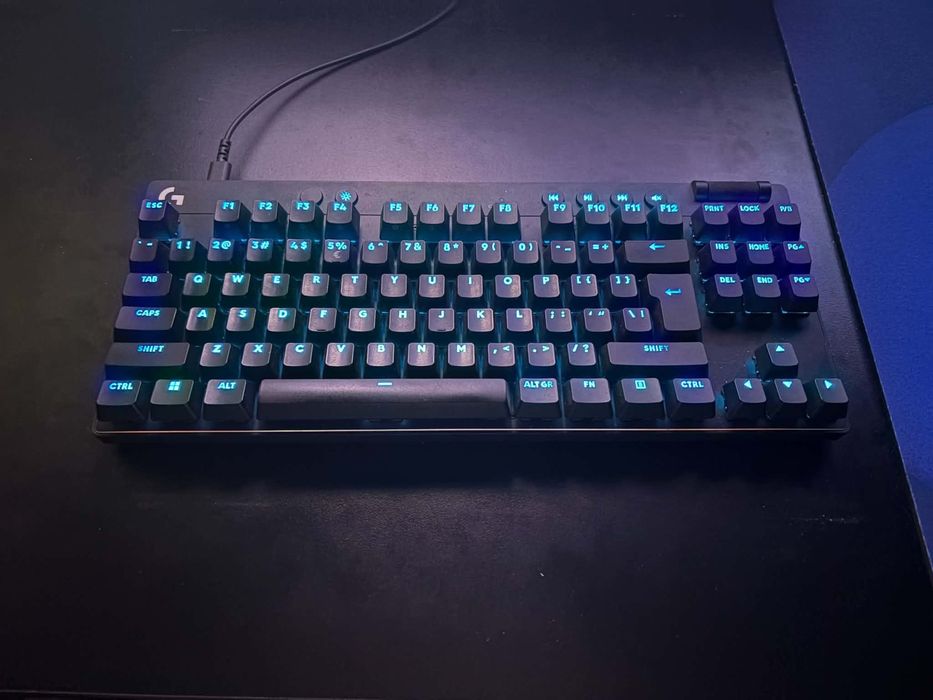 Logitech Superlight 2 Magenta+ Logitech TKL Rapid комбо
