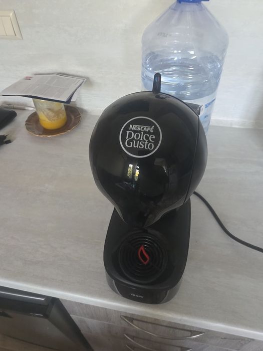 Кафемашина Dolche Gusto с развалено копче