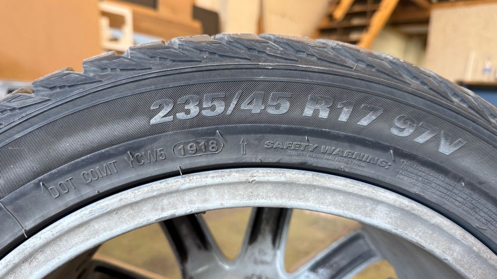 Оригинални джанти Audi 17" 5x112 с зимни гуми Kumho 235/45/17 (8мм грайфер)