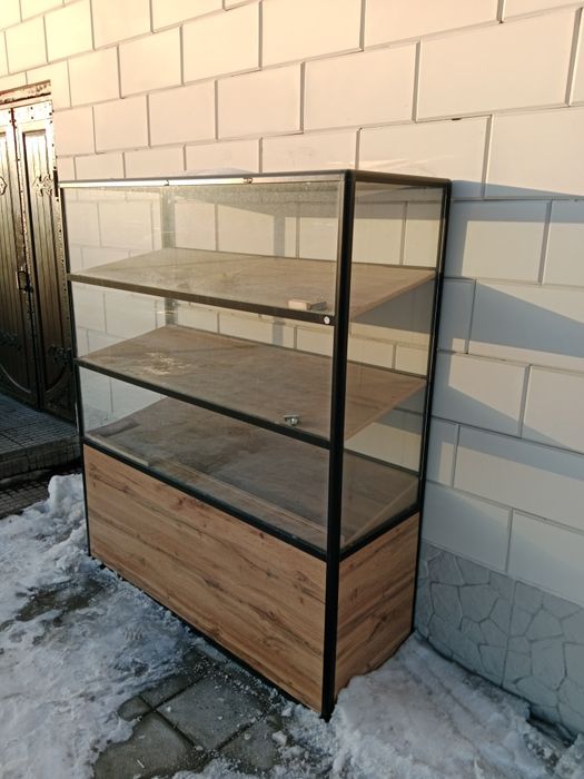 Витрина торговая стеклянная