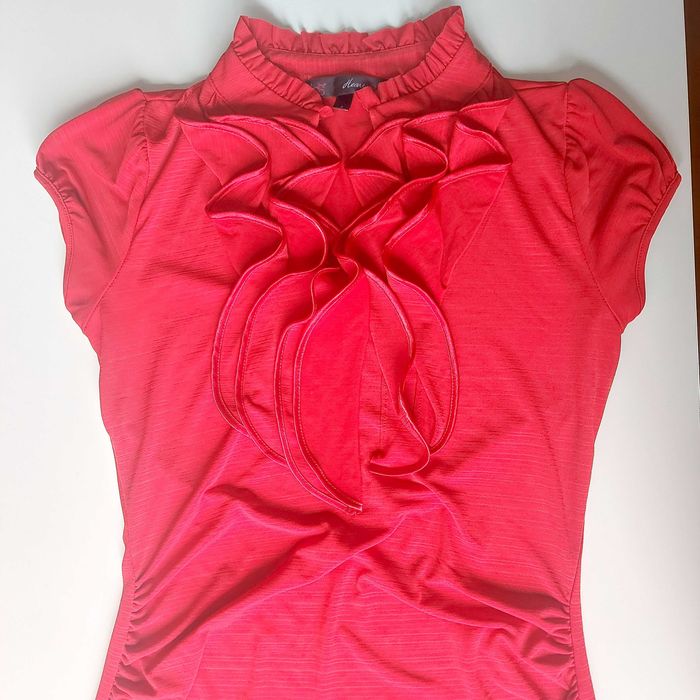 Bluză elegantă roșu coral Heart Soul cu volane mari – Mărimea S (Elastică)