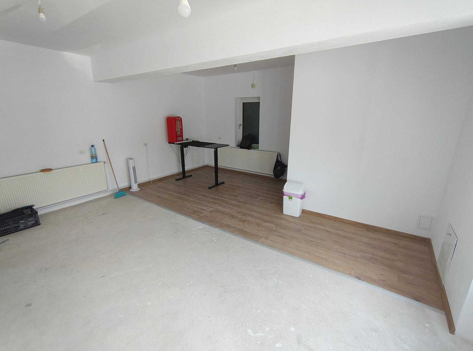 Particular inchiriez spatiu comercial cu vad si parcare in curte
