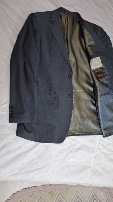 Продаются мужские костюмы